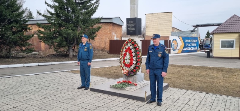 Возложение цветов к монументам погибших горноспасателей в Кемеровской области – Кузбассе