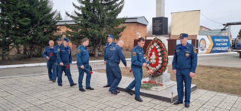 Возложение цветов к монументам погибших горноспасателей в Кемеровской области – Кузбассе