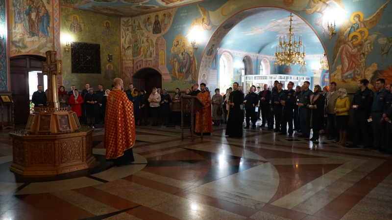 Возложение цветов к монументам погибших горноспасателей в Кемеровской области – Кузбассе