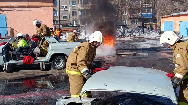Областные соревнования среди спасателей по аварийно-спасательным работам при ликвидации последствий ДТП в Кузбассе
