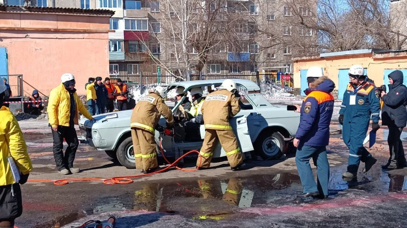 Областные соревнования среди спасателей по аварийно-спасательным работам при ликвидации последствий ДТП в Кузбассе