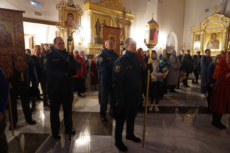 Пасхальное богослужение и крестный ход в Норильске