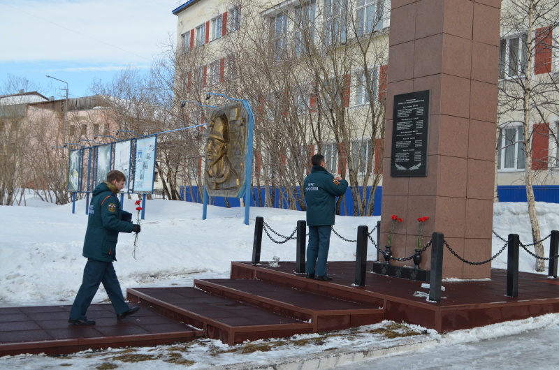 Возложение цветов в память о погибших на шахте «Воркутинская»