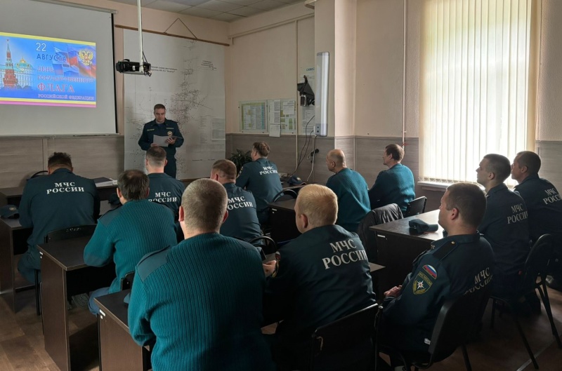 Торжественное поднятие флага в честь Дня Государственного флага Российской Федерации Торжественное поднятие флага в честь Дня Государственного флага Российской Федерации