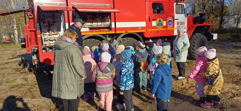Показ пожарной автоцистерны для воспитанников детского сада г. Березники