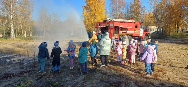 Показ пожарной автоцистерны для воспитанников детского сада г. Березники