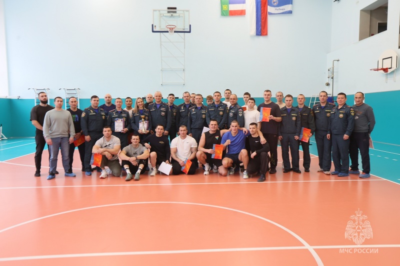 Третье место в силовом многоборье заняли горноспасатели