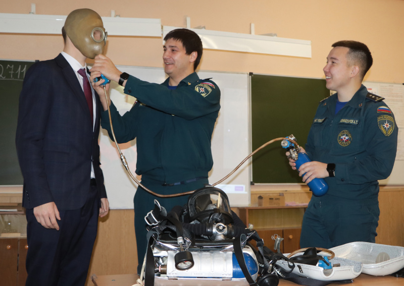 Горноспасатели рассказали магаданским старшеклассникам о своей работе