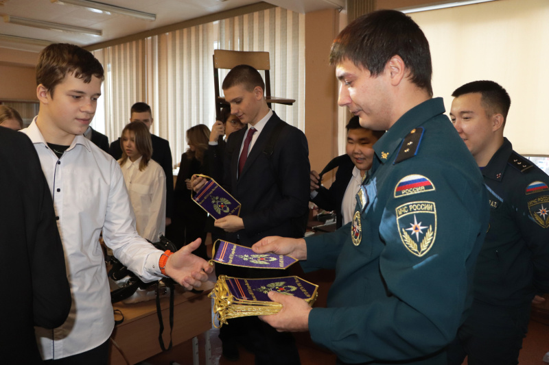 Горноспасатели рассказали магаданским старшеклассникам о своей работе
