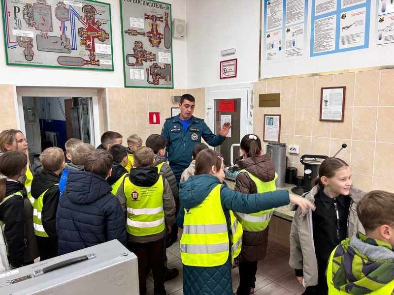 Экскурсия для школьников в ВГСВ № 3 Кемеровского ВГСО