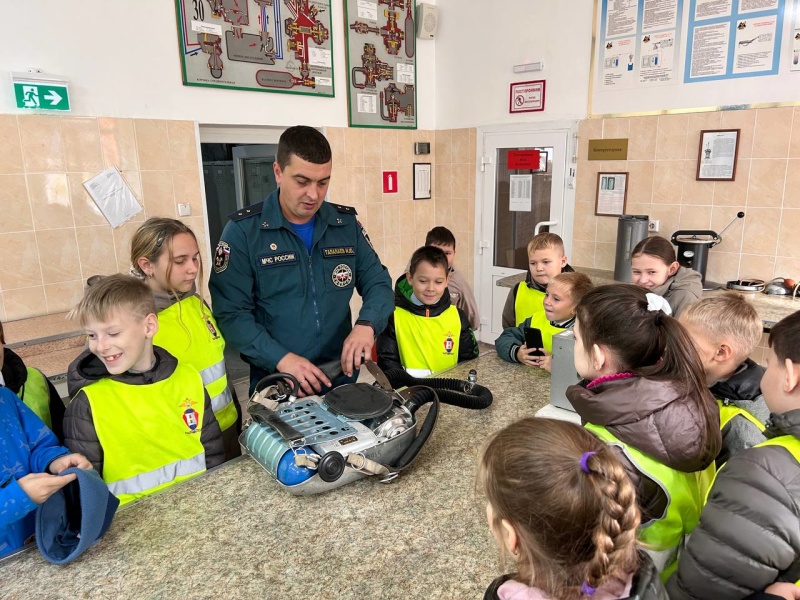 Экскурсия для школьников в ВГСВ № 3 Кемеровского ВГСО