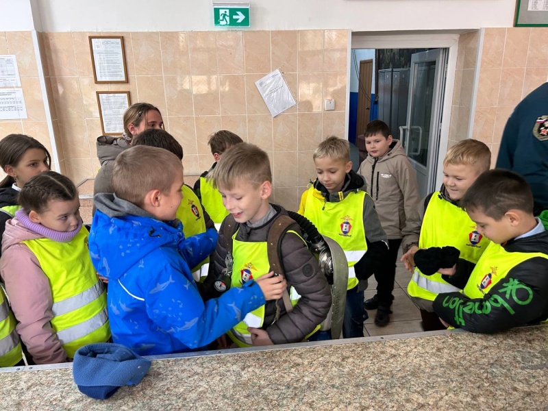 Экскурсия для школьников в ВГСВ № 3 Кемеровского ВГСО