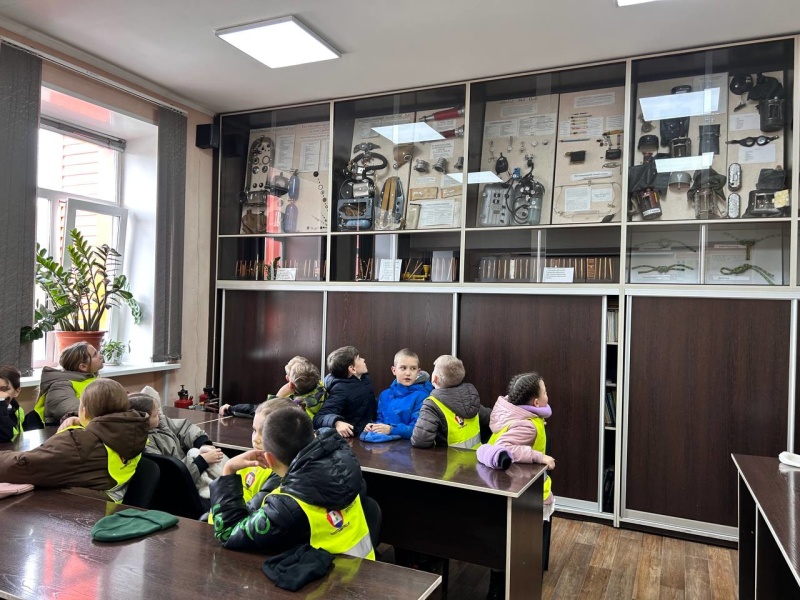 Экскурсия для школьников в ВГСВ № 3 Кемеровского ВГСО