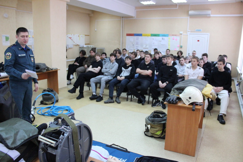 В Кемерове прошла встреча горноспасателей со студентами-горняками