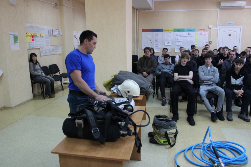 В Кемерове прошла встреча горноспасателей со студентами-горняками