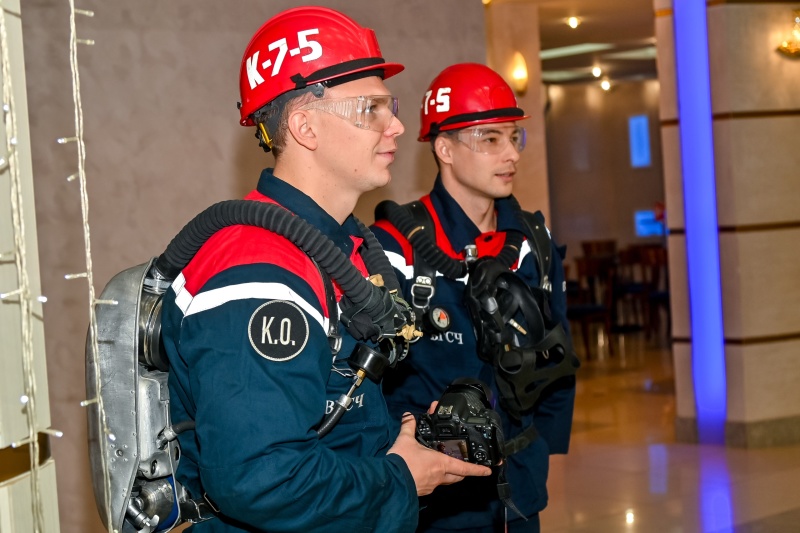 Спасатели Кузбасса отмечены высокими наградами в преддверии профессионального праздника