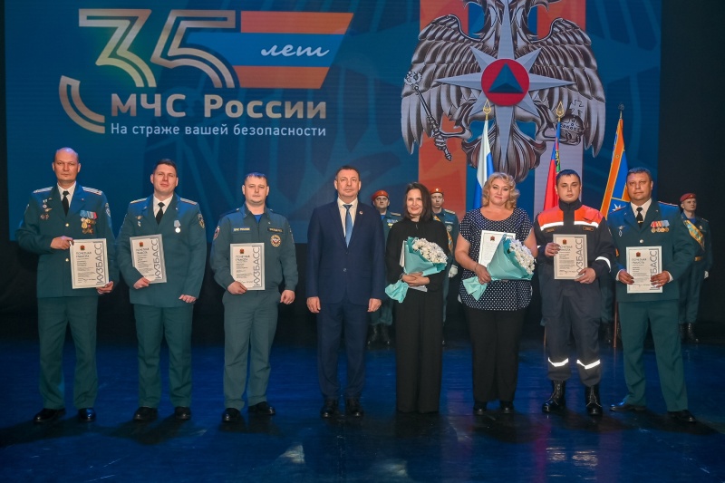 Спасатели Кузбасса отмечены высокими наградами в преддверии профессионального праздника