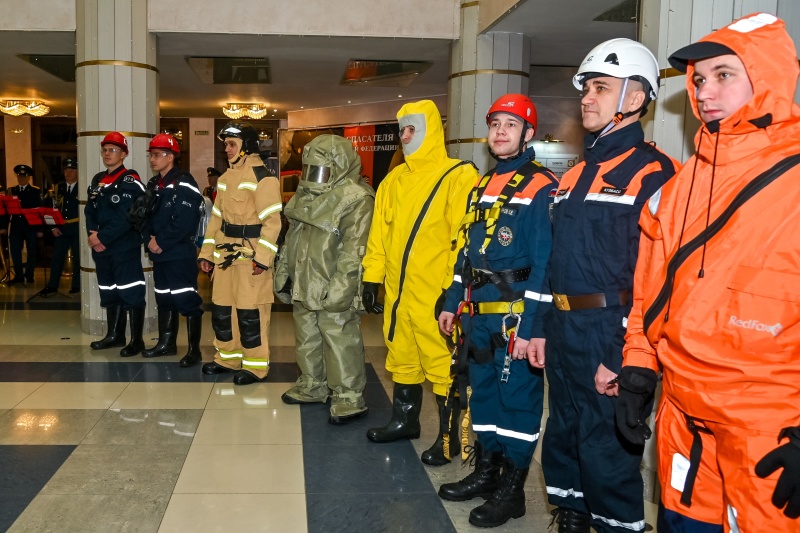 Спасатели Кузбасса отмечены высокими наградами в преддверии профессионального праздника