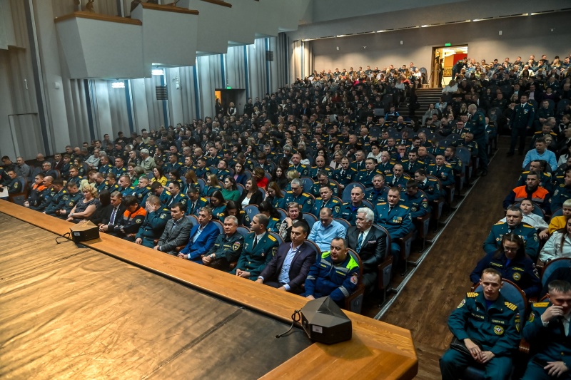 Спасатели Кузбасса отмечены высокими наградами в преддверии профессионального праздника