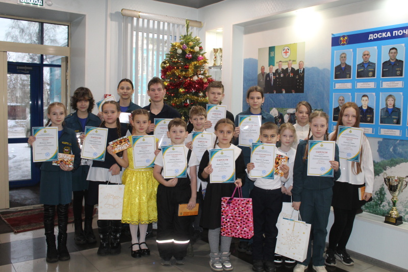 В филиале «ВГСО Восточной Сибири» наградили юных художников из Черногорска