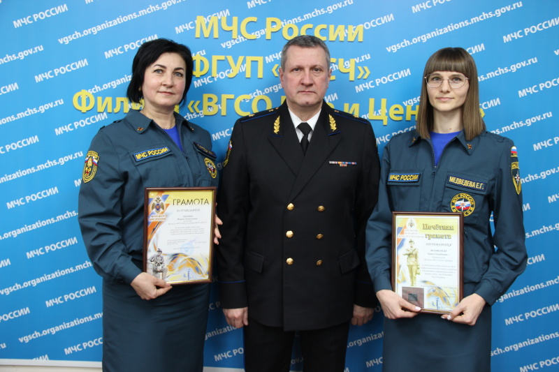 В преддверии Дня спасателя РФ работники ВГСЧ отмечены ведомственными наградами