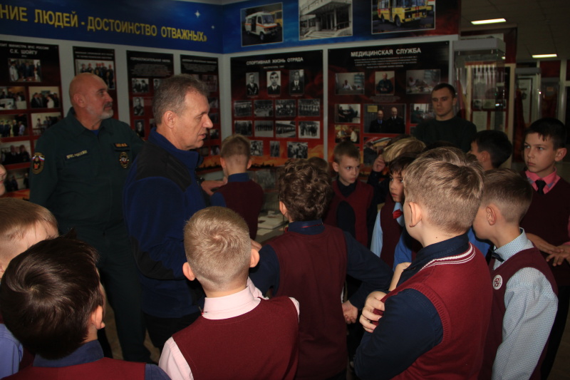 Будущие спасатели и воспитанники детдома познакомились с работой Прокопьевских горноспасателей
