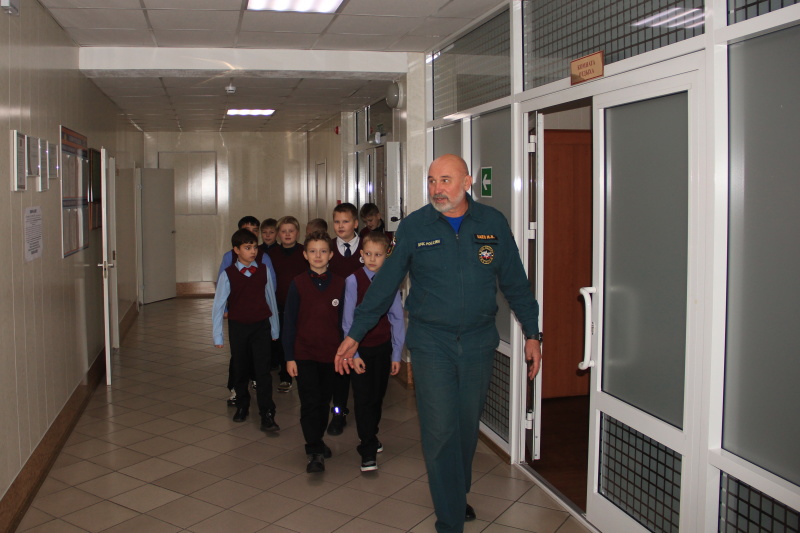 Будущие спасатели и воспитанники детдома познакомились с работой Прокопьевских горноспасателей