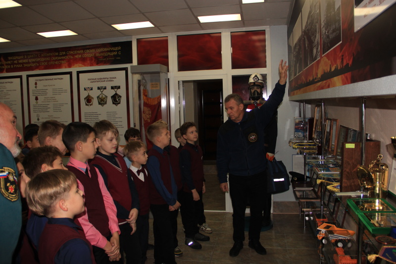 Будущие спасатели и воспитанники детдома познакомились с работой Прокопьевских горноспасателей