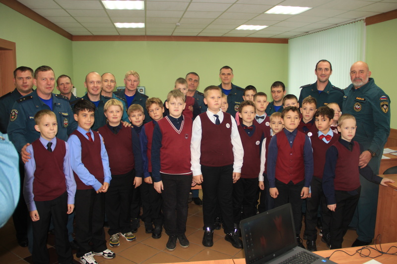 Будущие спасатели и воспитанники детдома познакомились с работой Прокопьевских горноспасателей