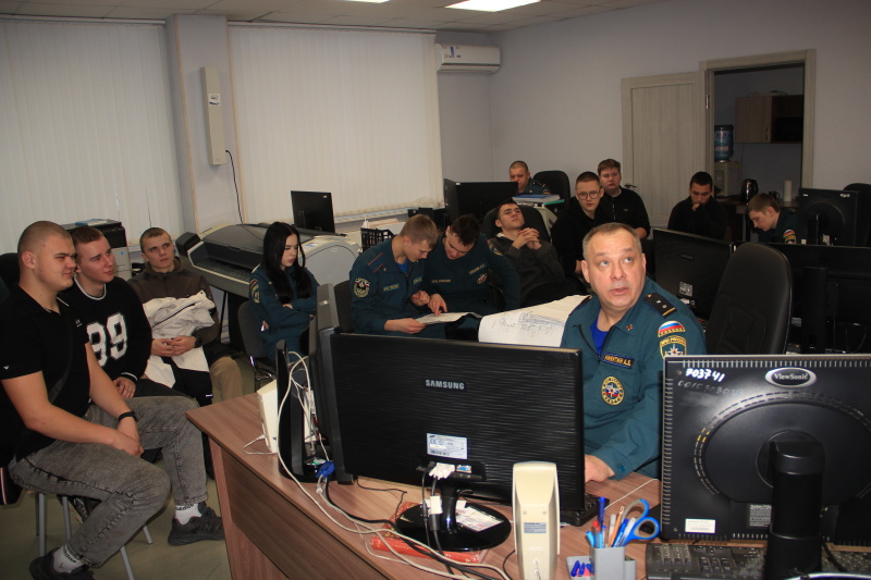 Будущие спасатели и воспитанники детдома познакомились с работой Прокопьевских горноспасателей