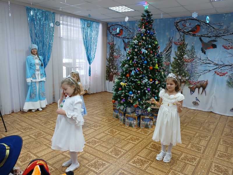 Новогоднее чудо от ВГСЧ: горноспасатели поздравили воспитанников центра «Радуга»