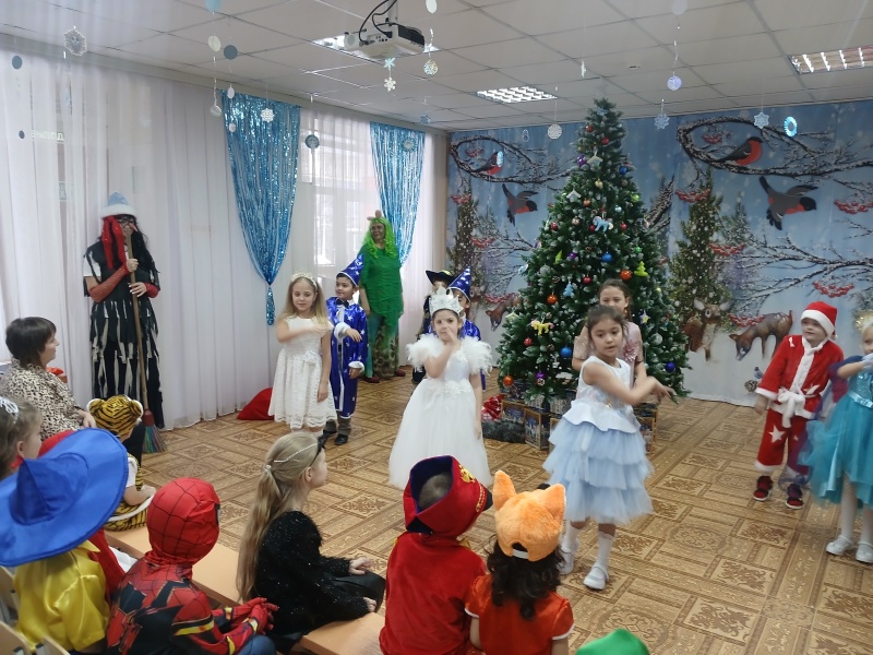 Новогоднее чудо от ВГСЧ: горноспасатели поздравили воспитанников центра «Радуга»