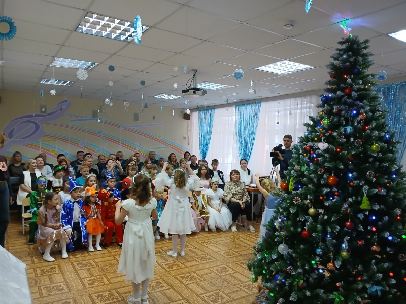 Новогоднее чудо от ВГСЧ: горноспасатели поздравили воспитанников центра «Радуга»