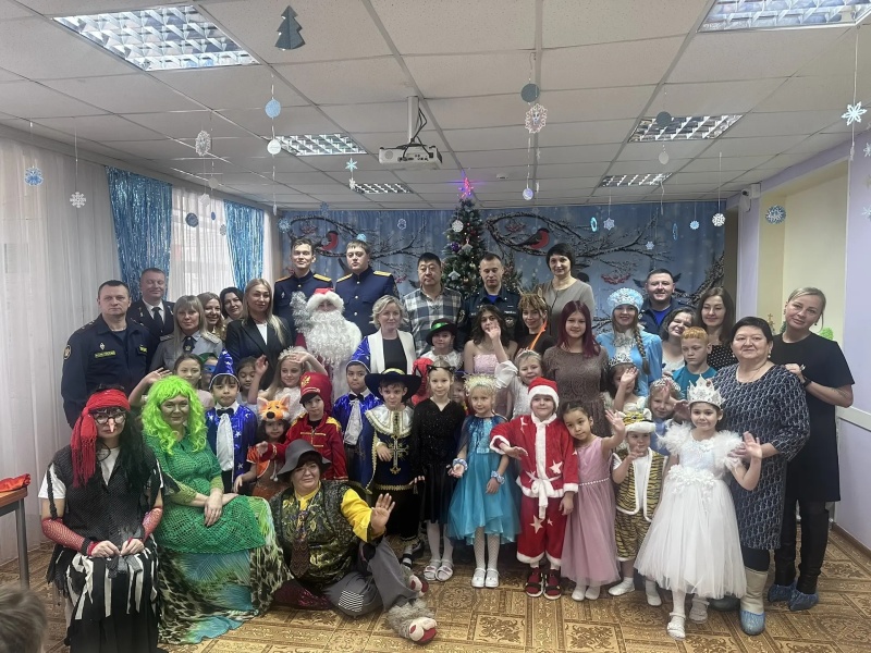 Новогоднее чудо от ВГСЧ: горноспасатели поздравили воспитанников центра «Радуга»