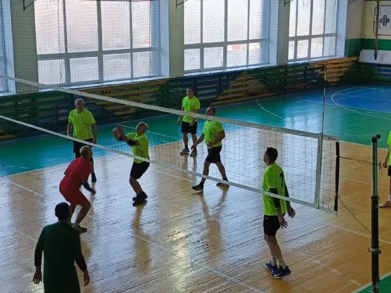 В Краснодоне прошел волейбольный турнир в честь 35-летия МЧС России