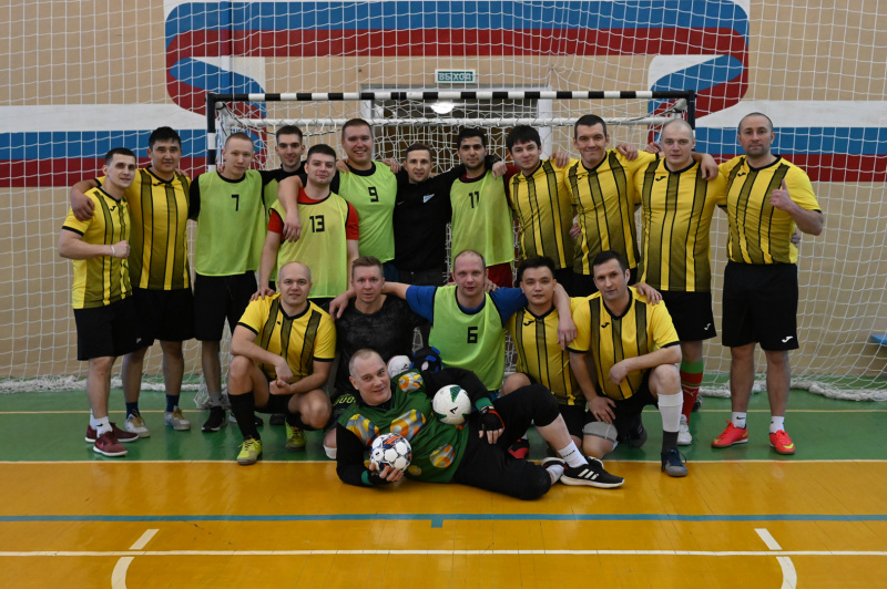 В Воркуте состоялся товарищеский матч по мини-футболу в честь 35-летия МЧС России