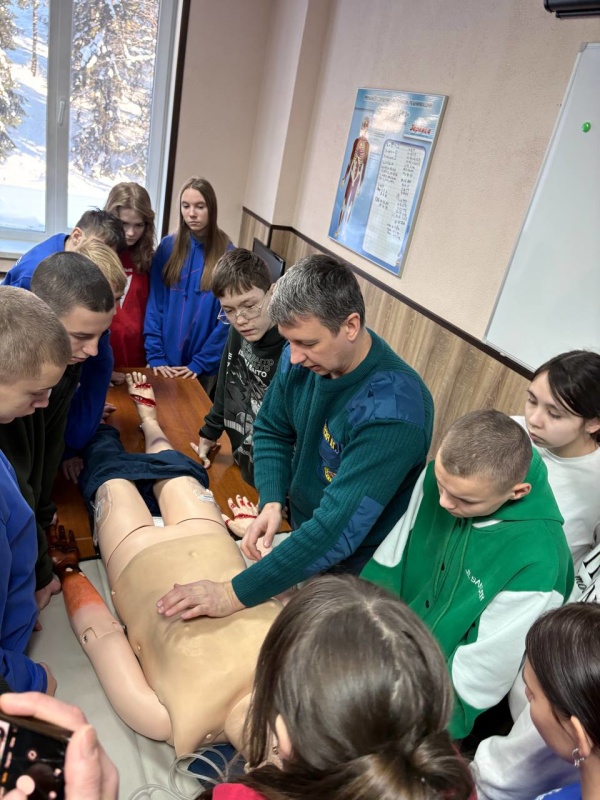 Школьники Междуреченска познакомились с героической профессией горноспасателей