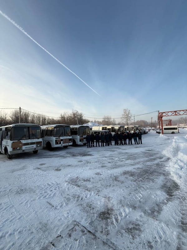 Кузбасские горноспасатели передали Горловке автобусы для перевозки жителей и бойцов