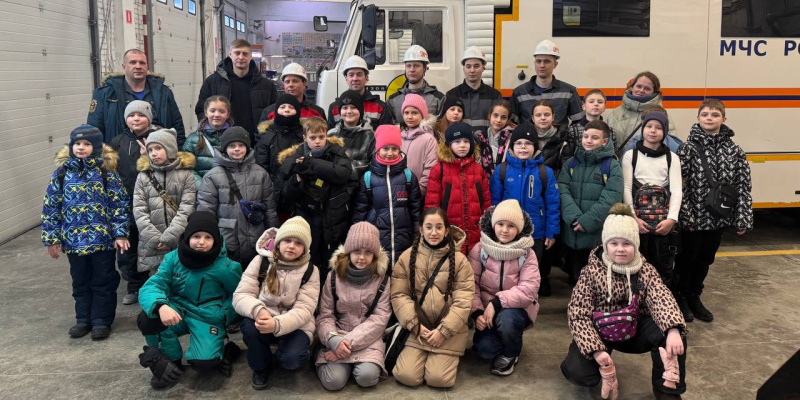 Спасатели ВГСЧ провели урок безопасности для уральских школьников