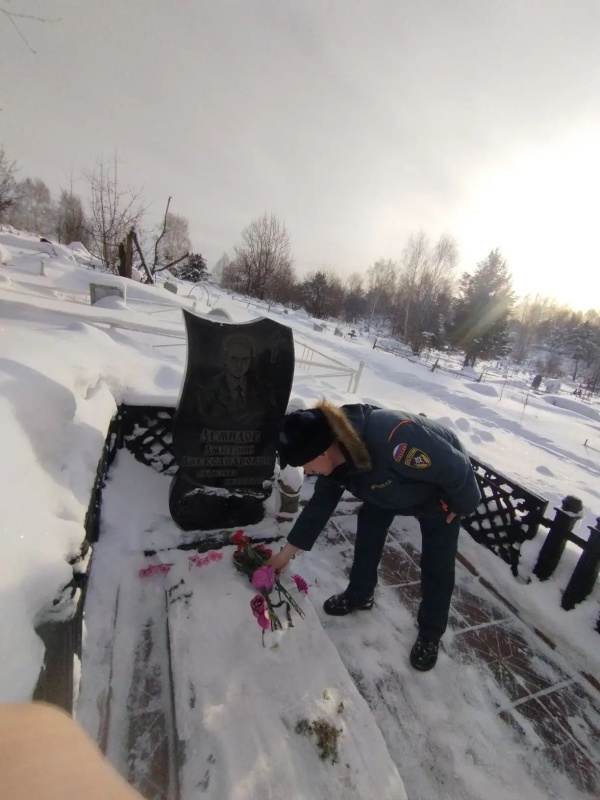 В Кузбассе почтили память горноспасателей, героически погибших при ликвидации аварии на шахте «Есаульская»