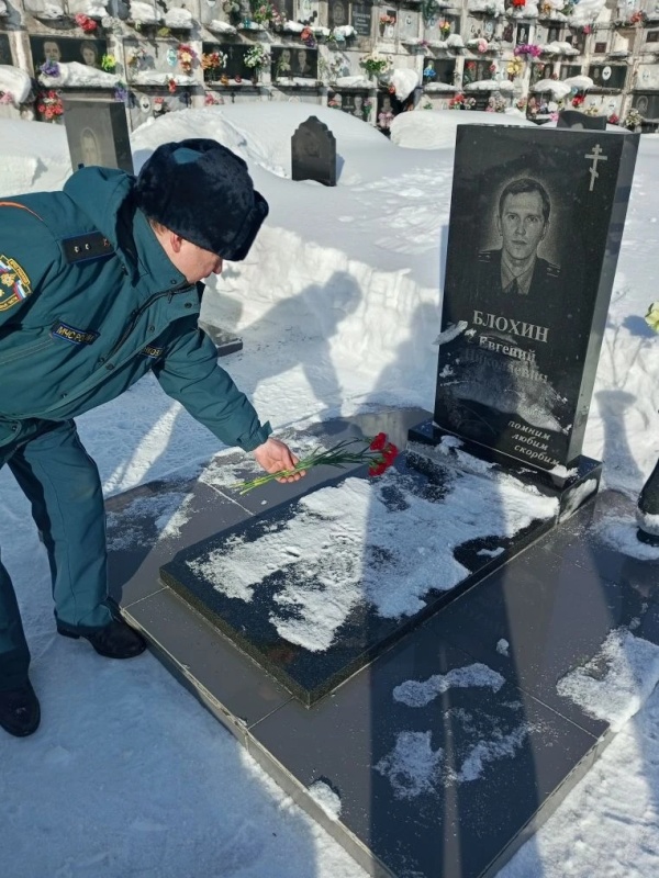 В Кузбассе почтили память горноспасателей, героически погибших при ликвидации аварии на шахте «Есаульская»