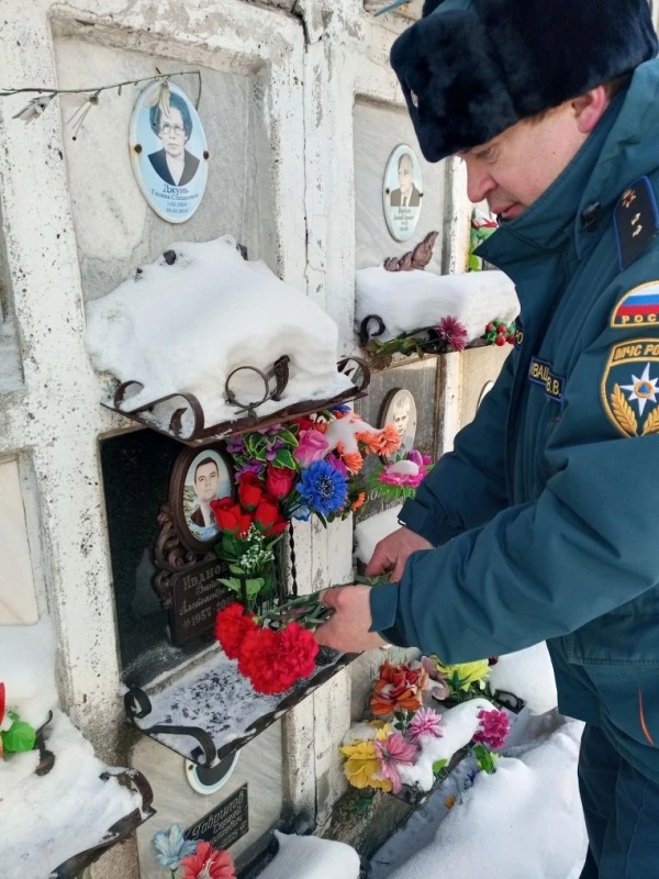 В Кузбассе почтили память горноспасателей, героически погибших при ликвидации аварии на шахте «Есаульская»