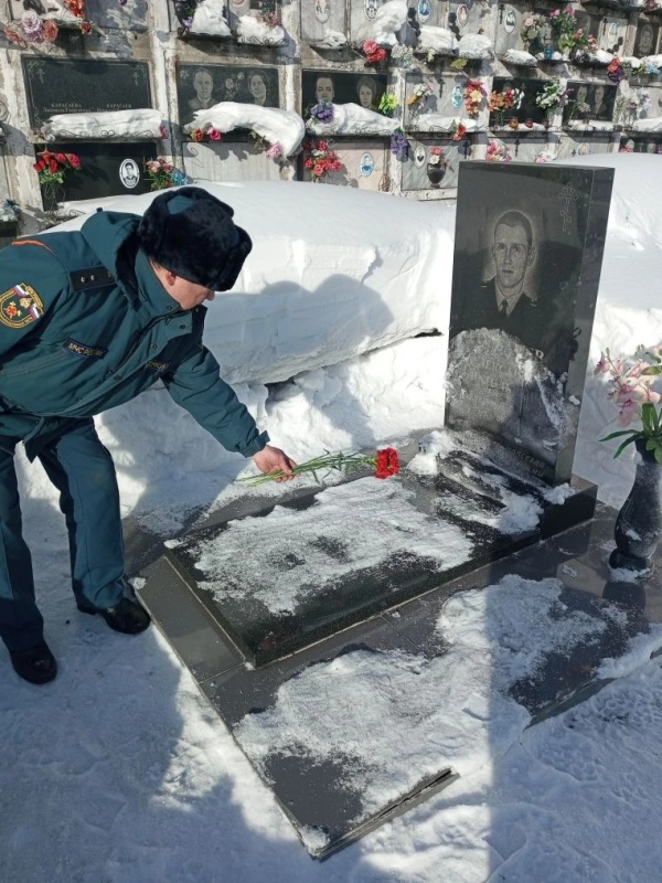 В Кузбассе почтили память горноспасателей, героически погибших при ликвидации аварии на шахте «Есаульская»