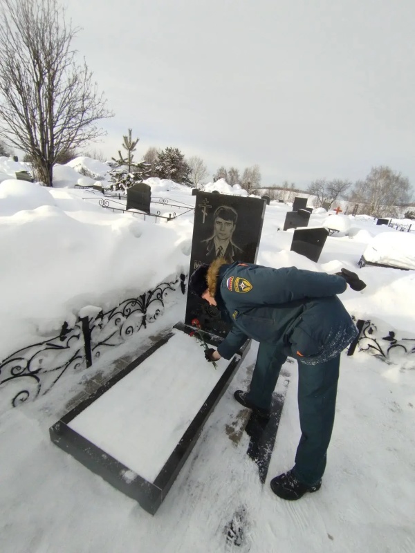 В Кузбассе почтили память горноспасателей, героически погибших при ликвидации аварии на шахте «Есаульская»