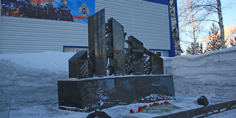 В Прокопьевске почтили память горноспасателей, погибших при исполнении служебного долга