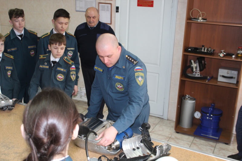 Кадеты Белоярской школы познакомились с работой горноспасателей  Восточной Сибири