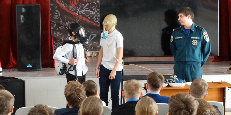 Урок мужества и профориентации: школьники узнали о профессии горноспасателя