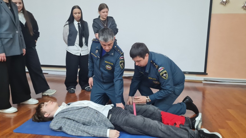 Специалисты ВГСО Прикамья провели мастер-классы по первой помощи для Березниковских гимназистов