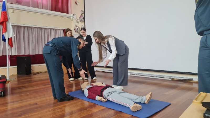 Специалисты ВГСО Прикамья провели мастер-классы по первой помощи для Березниковских гимназистов