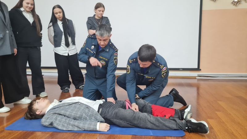 Специалисты ВГСО Прикамья провели мастер-классы по первой помощи для Березниковских гимназистов